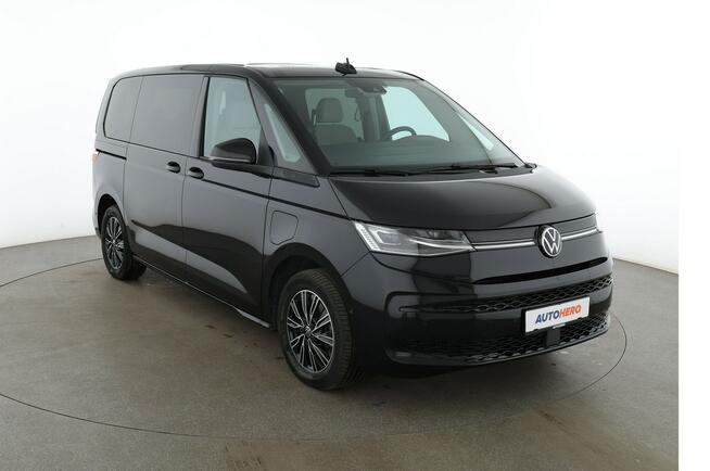 Volkswagen Multivan panorama LED navi wirtualny kokpit kamera czujniki grzane fotele