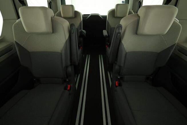 Volkswagen Multivan panorama LED navi wirtualny kokpit kamera czujniki grzane fotele