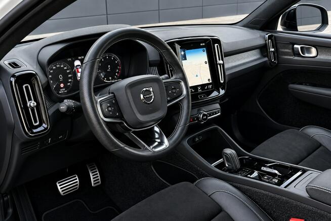 Volvo XC 40 2.0 B4 R-Design Faktura VAT 23% harman & kardon