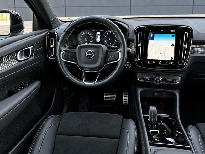 Volvo XC 40 2.0 B4 R-Design Faktura VAT 23% harman & kardon
