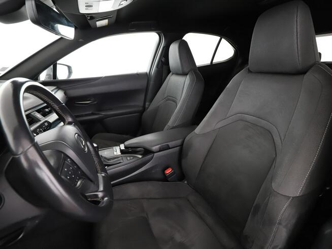 Lexus UX HEV automat full LED klima auto kamera i czujniki parkowania ACC asyst
