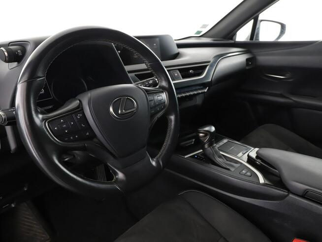 Lexus UX HEV automat full LED klima auto kamera i czujniki parkowania ACC asyst