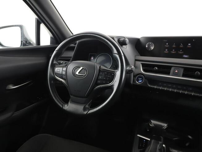 Lexus UX HEV automat full LED klima auto kamera i czujniki parkowania ACC asyst