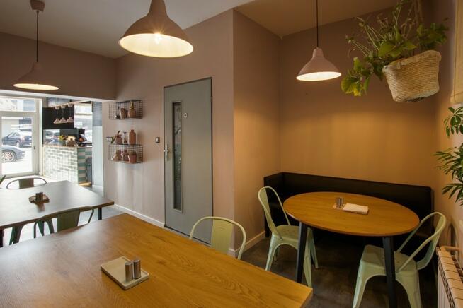 Lokal gastronomiczny i mieszkanie w kamienicy - centrum