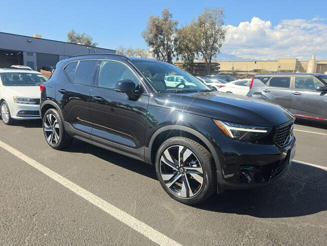 Volvo XC 40 Ultra Dark Theme / AWD / B5