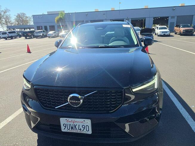 Volvo XC 40 Ultra Dark Theme / AWD / B5