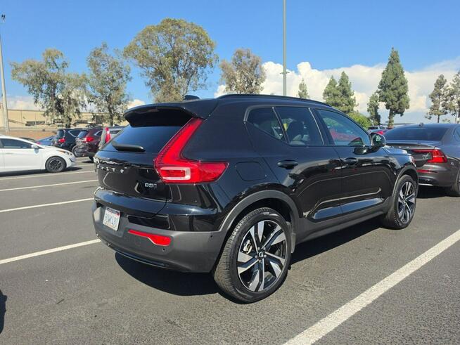 Volvo XC 40 Ultra Dark Theme / AWD / B5