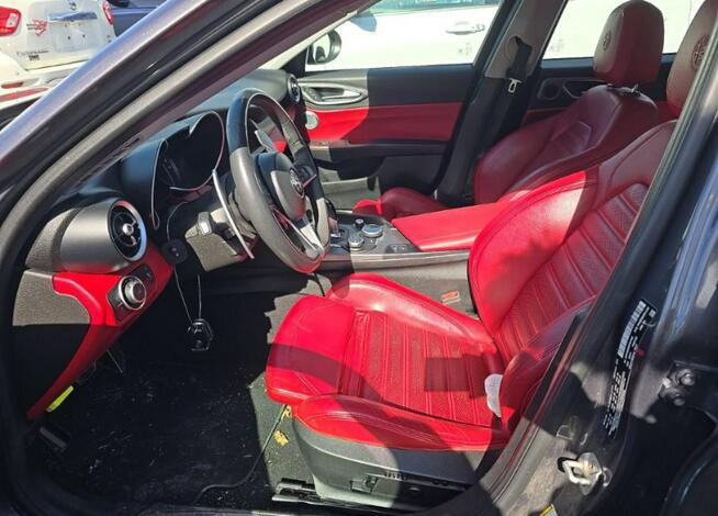 Alfa Romeo Giulia Wersja Ti / AWD / niski przebieg