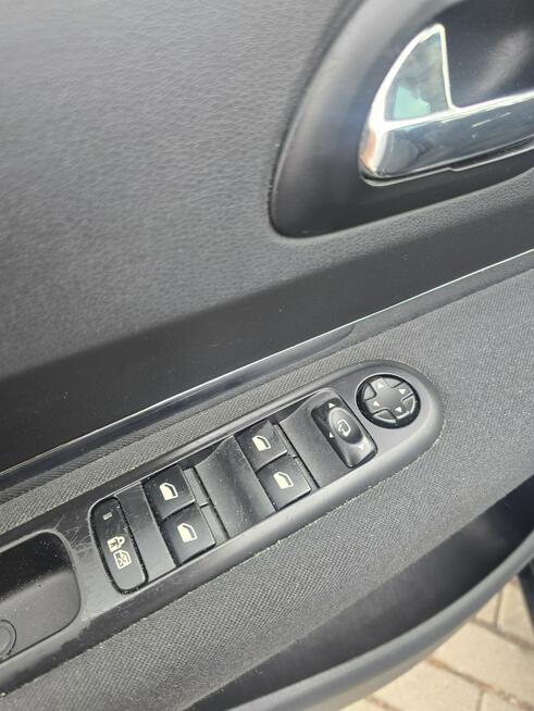 Peugeot 5008 1,6Turbo benz. 7 Foteli.Klimatronic 2 str. Dach Szklany Panoramiczny