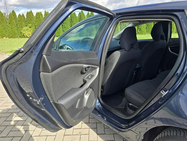 Volvo V40 1,6hdi Navigacja.Ledy.Tempomat.Parktronic.Hak.Okazja