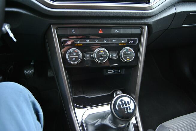 Volkswagen T-Roc APP CONNECT * LEDY * Grzane fotele * Park tronik * Zarejestrowany PL