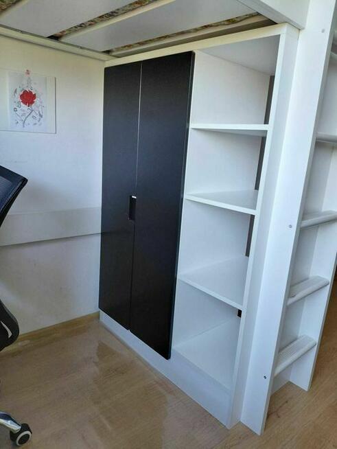 Białe łóżko młodzieżowe na antresoli + materac + krzesło