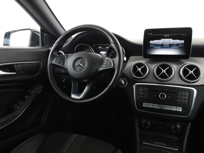 Mercedes CLA 200 automat full LED półskóra navi klima auto grzane fotele tempomat