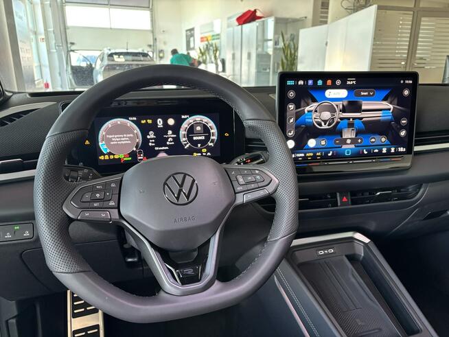 Volkswagen T-Roc R-Line 1.5 eTSI 150KM automat DSG Reflektory IQ. Light Led Matrix Tech
