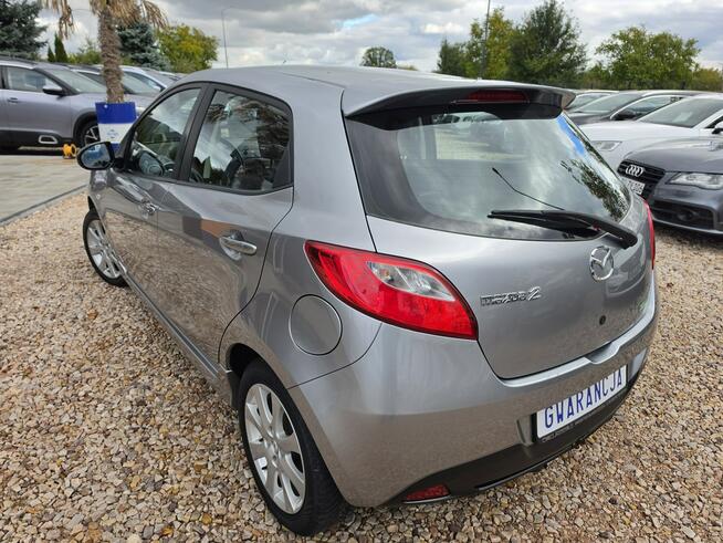 Mazda 2 2011