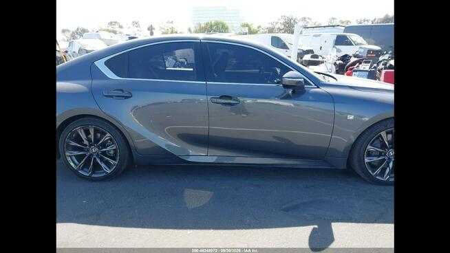 Lexus IS 2021