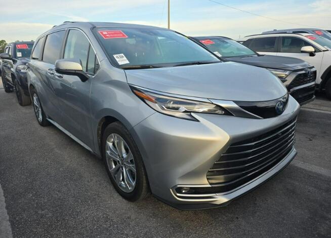 Toyota Sienna 2023
