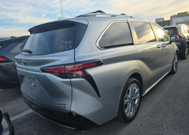 Toyota Sienna 2023