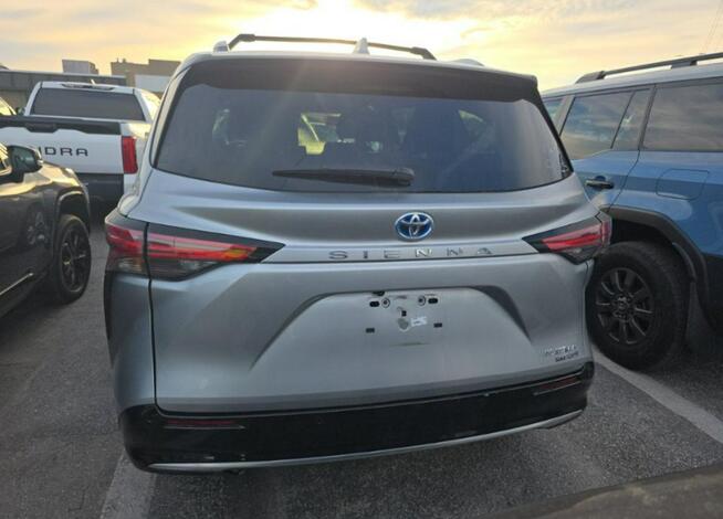 Toyota Sienna 2023