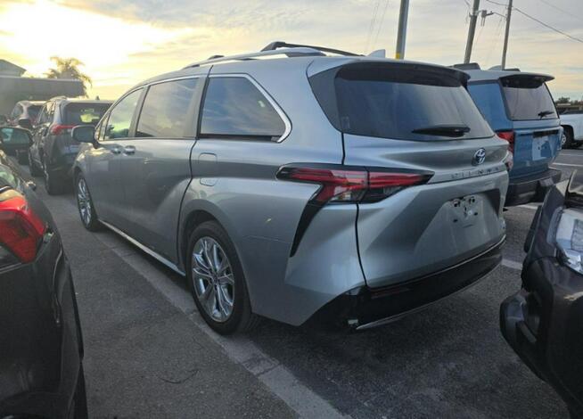 Toyota Sienna 2023