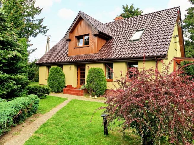 Dom z cegły plus 2 domki, 4700 m² działka, 8 km od Bałtyku