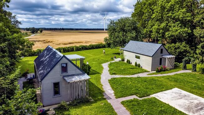 Dom z cegły plus 2 domki, 4700 m² działka, 8 km od Bałtyku