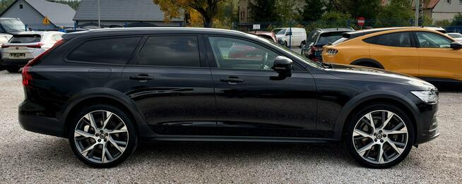 Volvo V90 Cross Country 2023