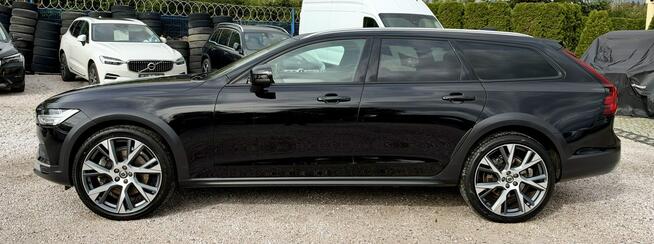 Volvo V90 Cross Country 2023
