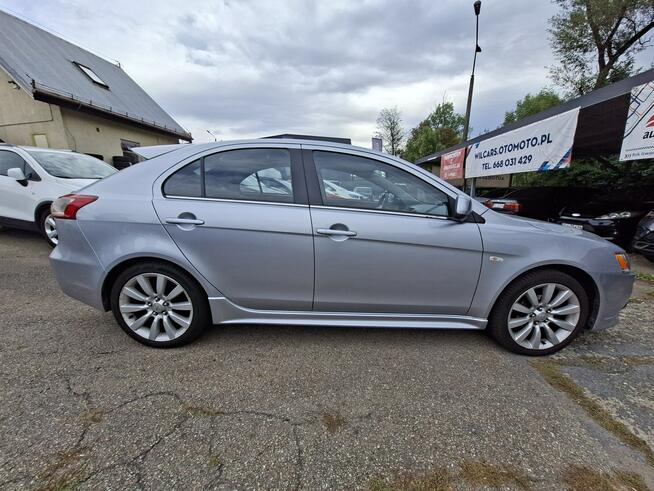 Mitsubishi Lancer Klimatronic, Podgrzewane fotele, Hak holowniczy, Czujniki parkowania