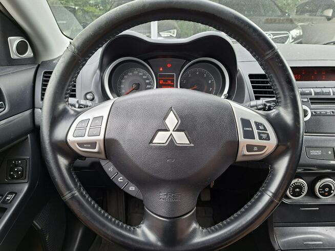 Mitsubishi Lancer Klimatronic, Podgrzewane fotele, Hak holowniczy, Czujniki parkowania