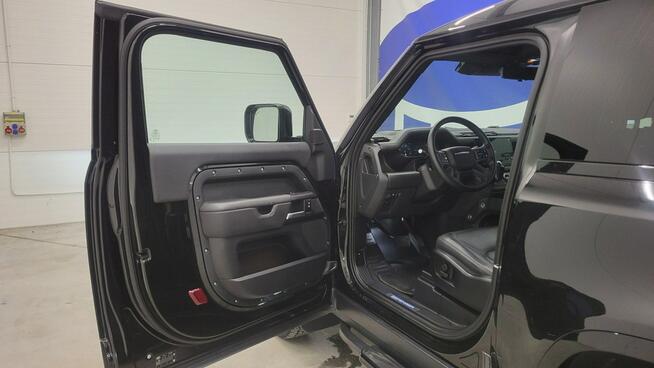 Land Rover Defender 2024