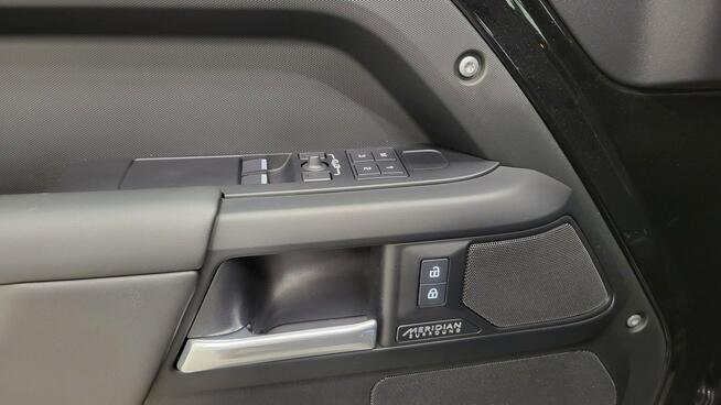 Land Rover Defender 2024