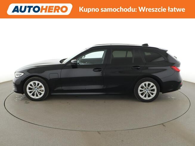 PHEV 330e automat navi grzane fotele LiveCockpit HUD PDC-kamera LED