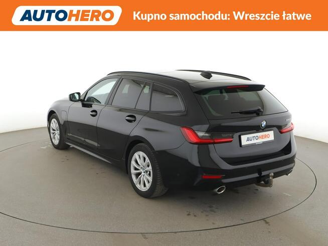PHEV 330e automat navi grzane fotele LiveCockpit HUD PDC-kamera LED