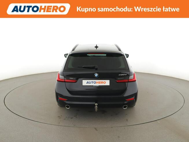 PHEV 330e automat navi grzane fotele LiveCockpit HUD PDC-kamera LED