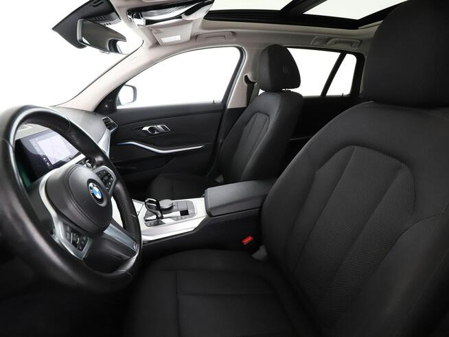 PHEV 330e automat navi grzane fotele LiveCockpit HUD PDC-kamera LED