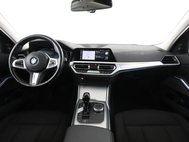 PHEV 330e automat navi grzane fotele LiveCockpit HUD PDC-kamera LED