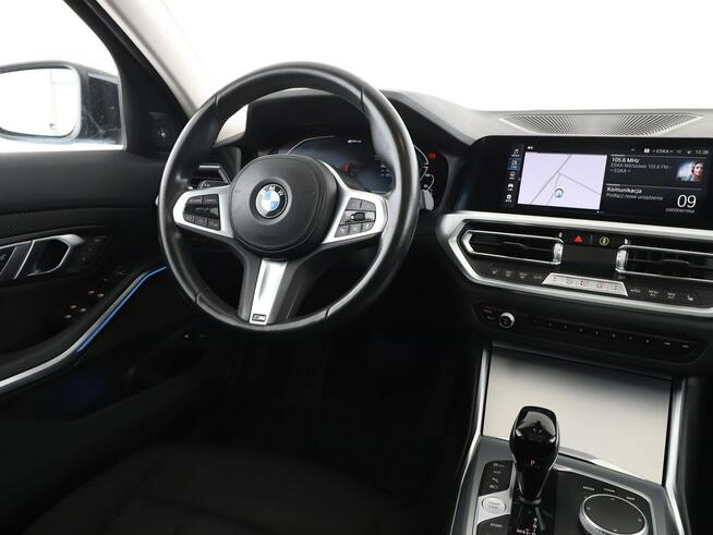 PHEV 330e automat navi grzane fotele LiveCockpit HUD PDC-kamera LED