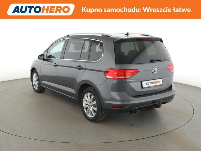 Volkswagen Touran Automat klima auto grzane fotele navi hak czujniki parkowania LED