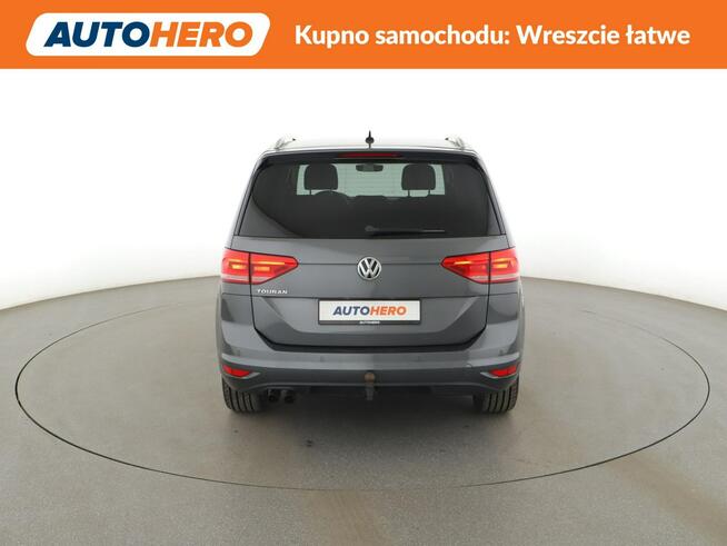 Volkswagen Touran Automat klima auto grzane fotele navi hak czujniki parkowania LED