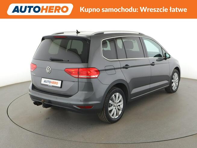 Volkswagen Touran Automat klima auto grzane fotele navi hak czujniki parkowania LED