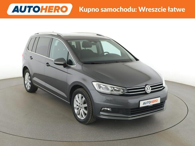 Volkswagen Touran Automat klima auto grzane fotele navi hak czujniki parkowania LED