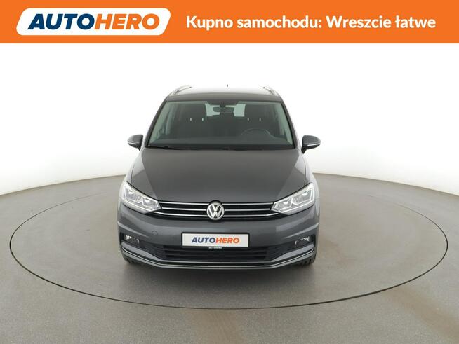 Volkswagen Touran Automat klima auto grzane fotele navi hak czujniki parkowania LED