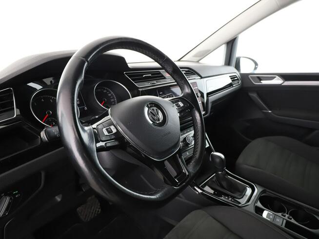 Volkswagen Touran Automat klima auto grzane fotele navi hak czujniki parkowania LED