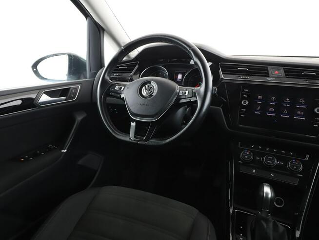 Volkswagen Touran Automat klima auto grzane fotele navi hak czujniki parkowania LED