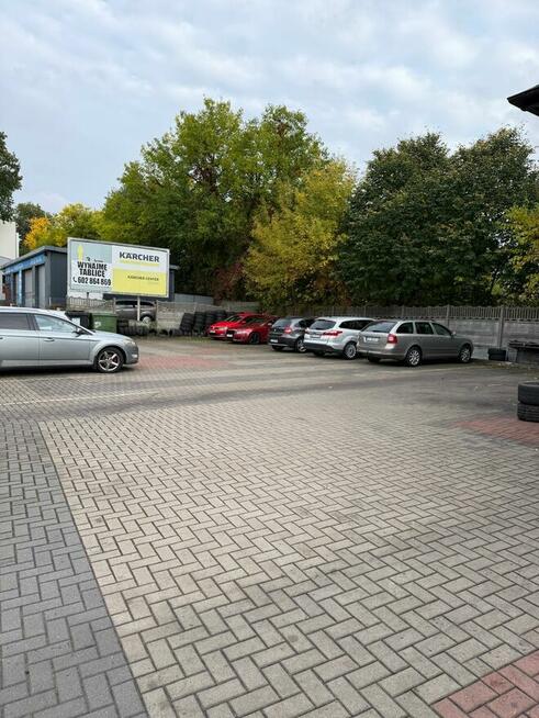 Obiekt usługowy z parkingiem w dzielnicy Wrzosowiak