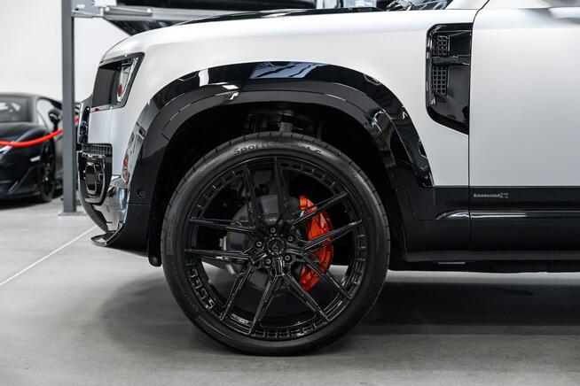 Land Rover Defender 2024