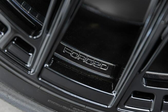 Land Rover Defender 2024