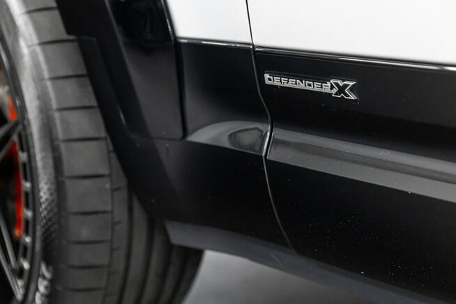 Land Rover Defender 2024