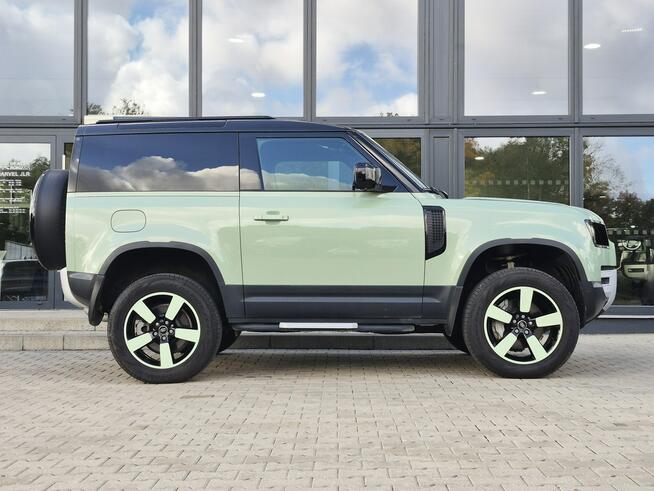 Land Rover Defender 2023